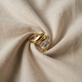 Goldener Tropfen-Zirkonring im zeitlosen Design