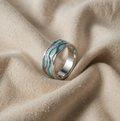 Aurora-Ring aus Meereswellen und Strand mit glänzender Oberfläche