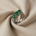 Beata – Ring mit Doppelreihen Steinbesatz