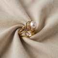 Eleganter Ring mit Perle und Gold