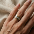 Zweifarbiger Goldring mit kubischem Zirkon