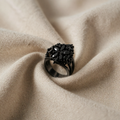 Glänzender schwarzer Zirkonring