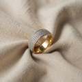 Kristallring mit elegantem Band