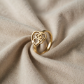 Goldene Fussabdrücke und Herzring – Schmuck für Tierliebhaber