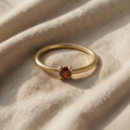 Goldene Ringe mit Geburtsstein
