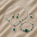 Maja – Schmuckset mit grünen Kristallen und Tropfenanhänger