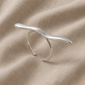 Minimalistischer goldener Zweig-Ring