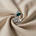 Verstellbarer Kolibri-Glitzerring mit Diamant.