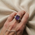 Trinity Amethyst Ring aus Weissgold mit matter Oberfläche