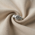 Ring mit mittlerem Kristall-Trio