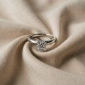 Weissgoldener quadratischer Zirkonring