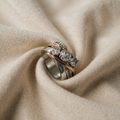 Geschnitzter goldener und silberner Zirkonring