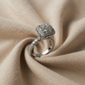 Charmanter Weissgoldring mit Zirkonia