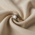 Luxuriöser Silberner Zirkonia-Zweig Ring
