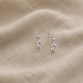 Elegante Weissgoldohrringe mit kleinen Zirkonen