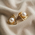 Klassische Ohrringe aus Perlen und Gold