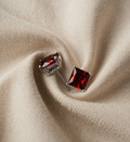 Minimalistische Ohrringe mit Prinzessschliff Rubin (Stecker) | Weissgold