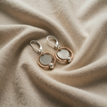 Elegante Ohrringe mit goldenen und silbernen Perlen Irisperle
