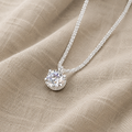 Zeitloses Halsband mit Zirkonia in Weissgold