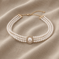 Elegante Perlenkette mit drei Reihen