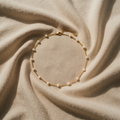Elegante Halskette mit kleinen Perlen
