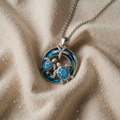 Halskette mit Schildkröte, Kreis und Opal