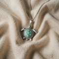 Halskette mit Krebs und Pelz Opal