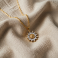 Kristallblüten-Halskette mit Gold