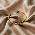 Eleganter offener Goldschmuck