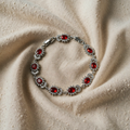Silberne Rubinblüte Armband