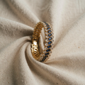 Geometrisches Armband aus Saphirsteinen