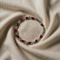 Armband aus Silber mit roten Steinen