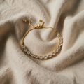 Verstellbares Armband mit geometrischen Steinen