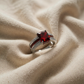 Kassira rote Ringe | Weissgold