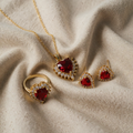 Goldkette mit Rubinherz