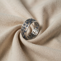 Filigraner Traumring mit Saphir