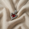 Kette aus Weissgold "Rosira Emberveil"
